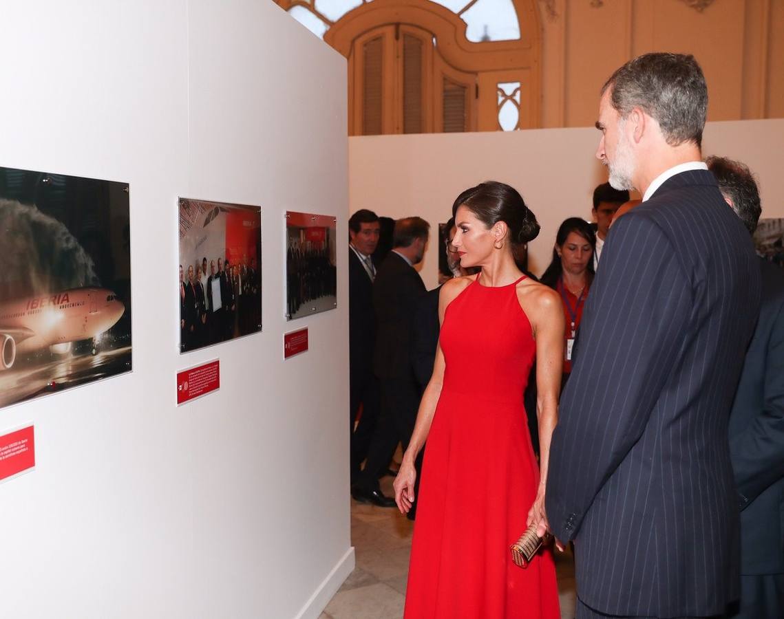 Felipe VI y doña Letizia se pasean por la Habana vieja durante el viaje oficial