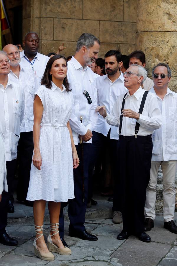 Felipe VI y doña Letizia se pasean por la Habana vieja durante el viaje oficial