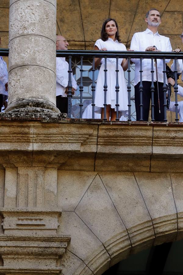 Felipe VI y doña Letizia se pasean por la Habana vieja durante el viaje oficial