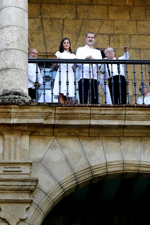 Felipe VI y doña Letizia se pasean por la Habana vieja durante el viaje oficial