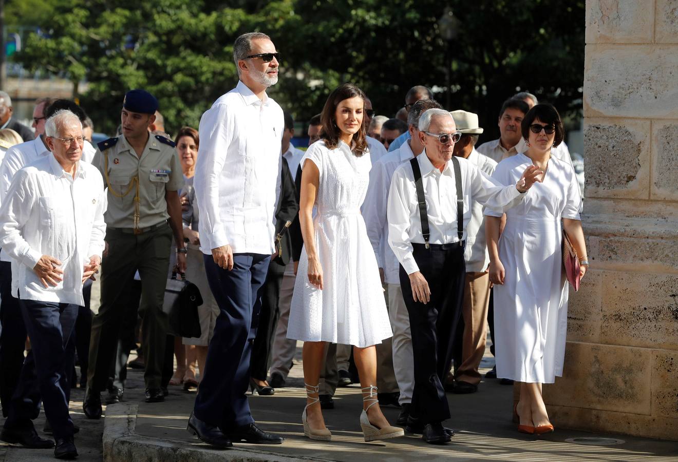 Felipe VI y doña Letizia se pasean por la Habana vieja durante el viaje oficial