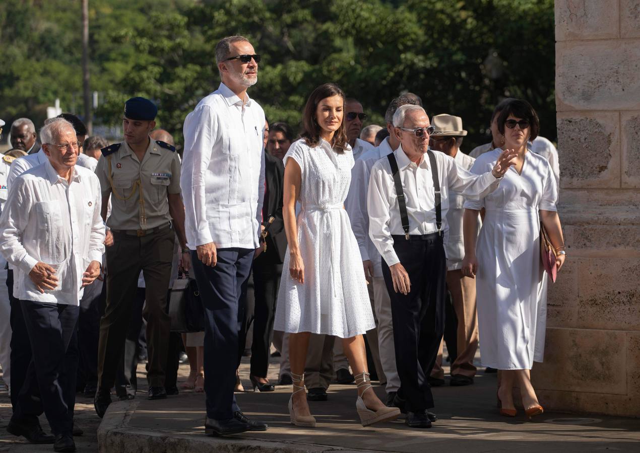 Felipe VI y doña Letizia se pasean por la Habana vieja durante el viaje oficial