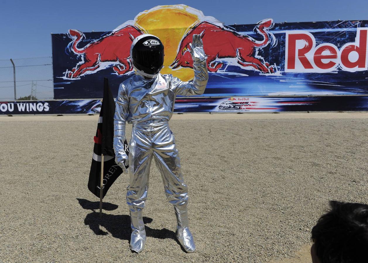 Jorge Lorenzo nunca había ganado en Laguna Seca y, tras hacerlo, clavó su bandera y se disfrazó de astronauta.