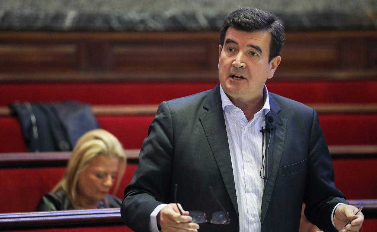 Fernando Giner durante su intervención en el pleno del Ayuntamiento de Valencia. 