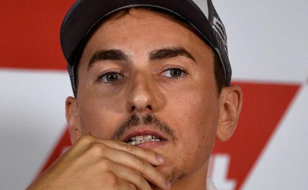 Jorge Lorenzo, durante su conferencia de prensa en Cheste, donde anunció su retirada. 