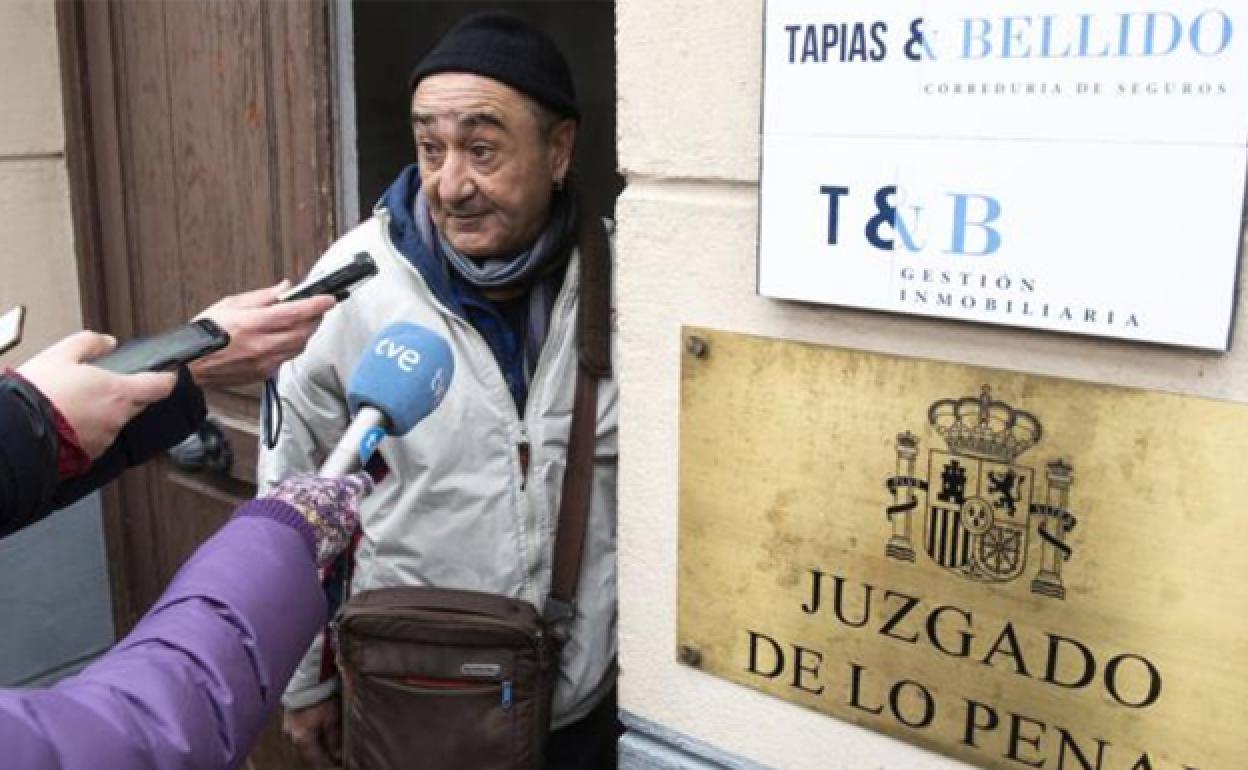 El profesor valenciano Vicente Belenguer, a su llegada al juzgado de lo Penal de Segovia. 