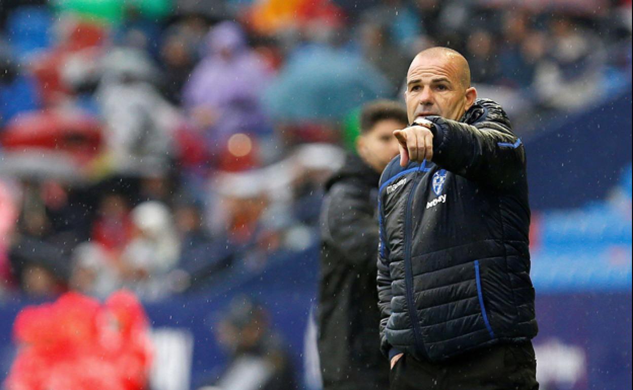 Paco López, entrenador del Levante UD, en un partido.