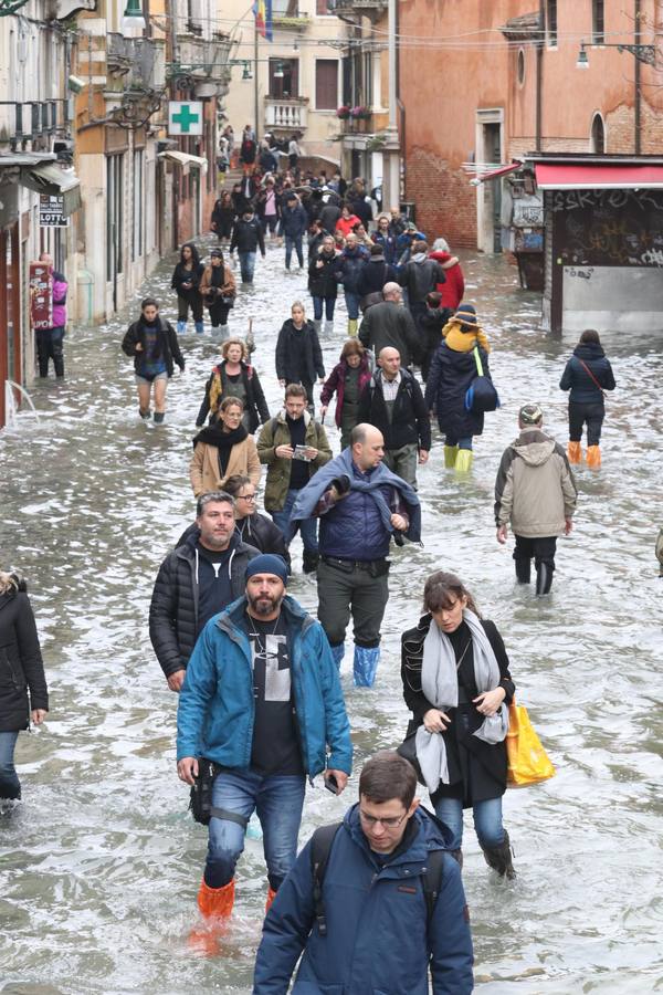 Los daños provocados por las excepcionales mareas altas ascienden a cientos de millones de euros