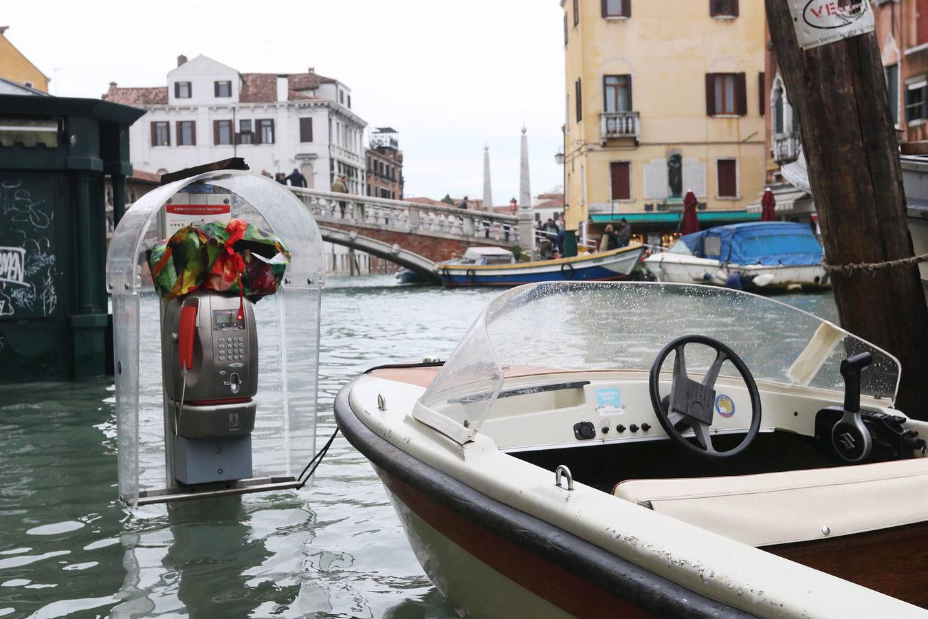 Los daños provocados por las excepcionales mareas altas ascienden a cientos de millones de euros