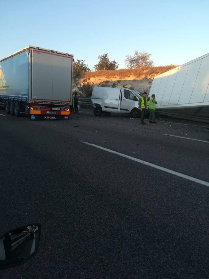 Fotos: Aparatoso accidente entre varios vehículos en Paterna