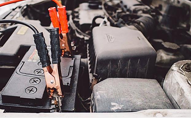 Una batería de coche.