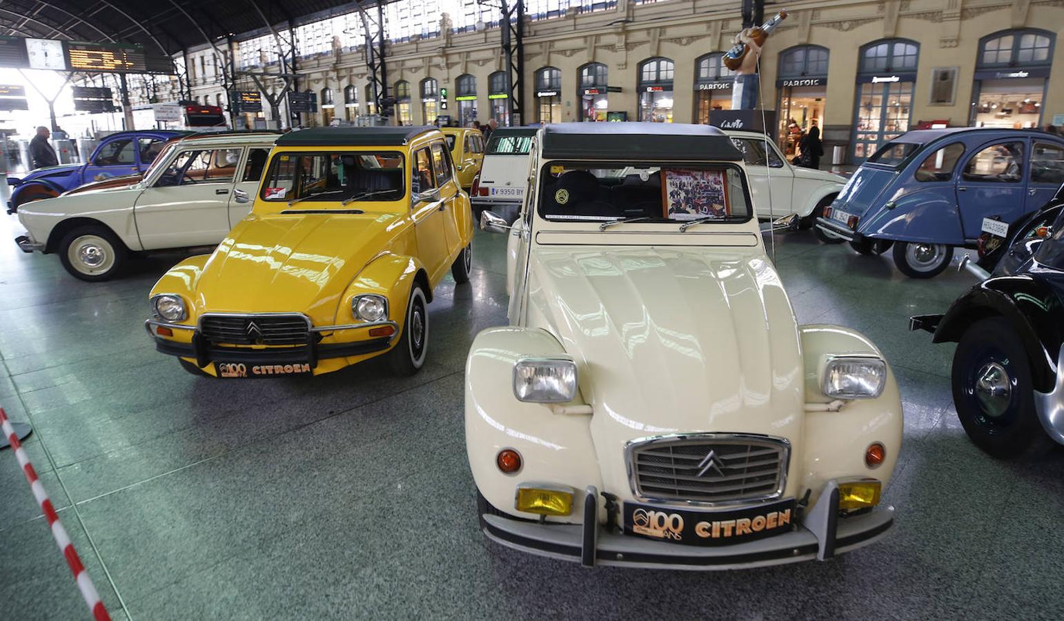 Fotos: Exposición de coches Citroen en la Estación del Norte de Valencia