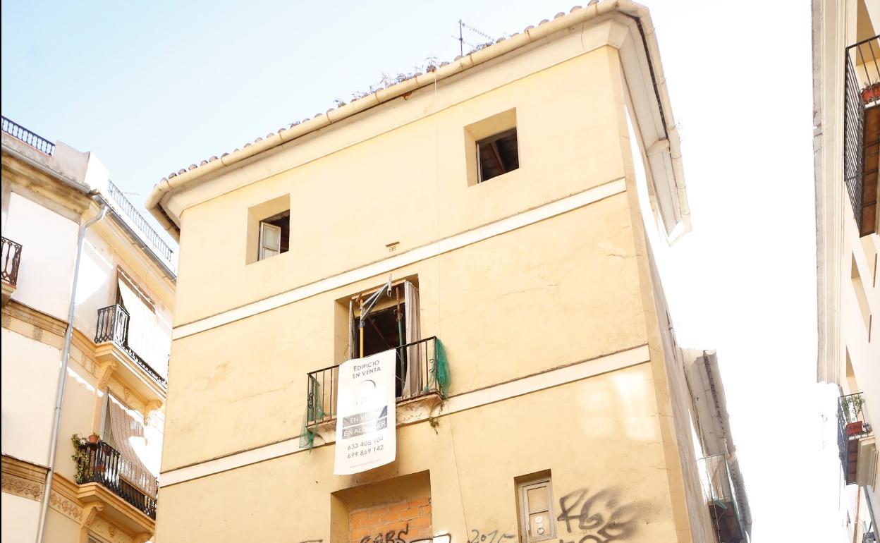 Edificio en rehabilitación en la plaza Beneyto y Coll, 1.