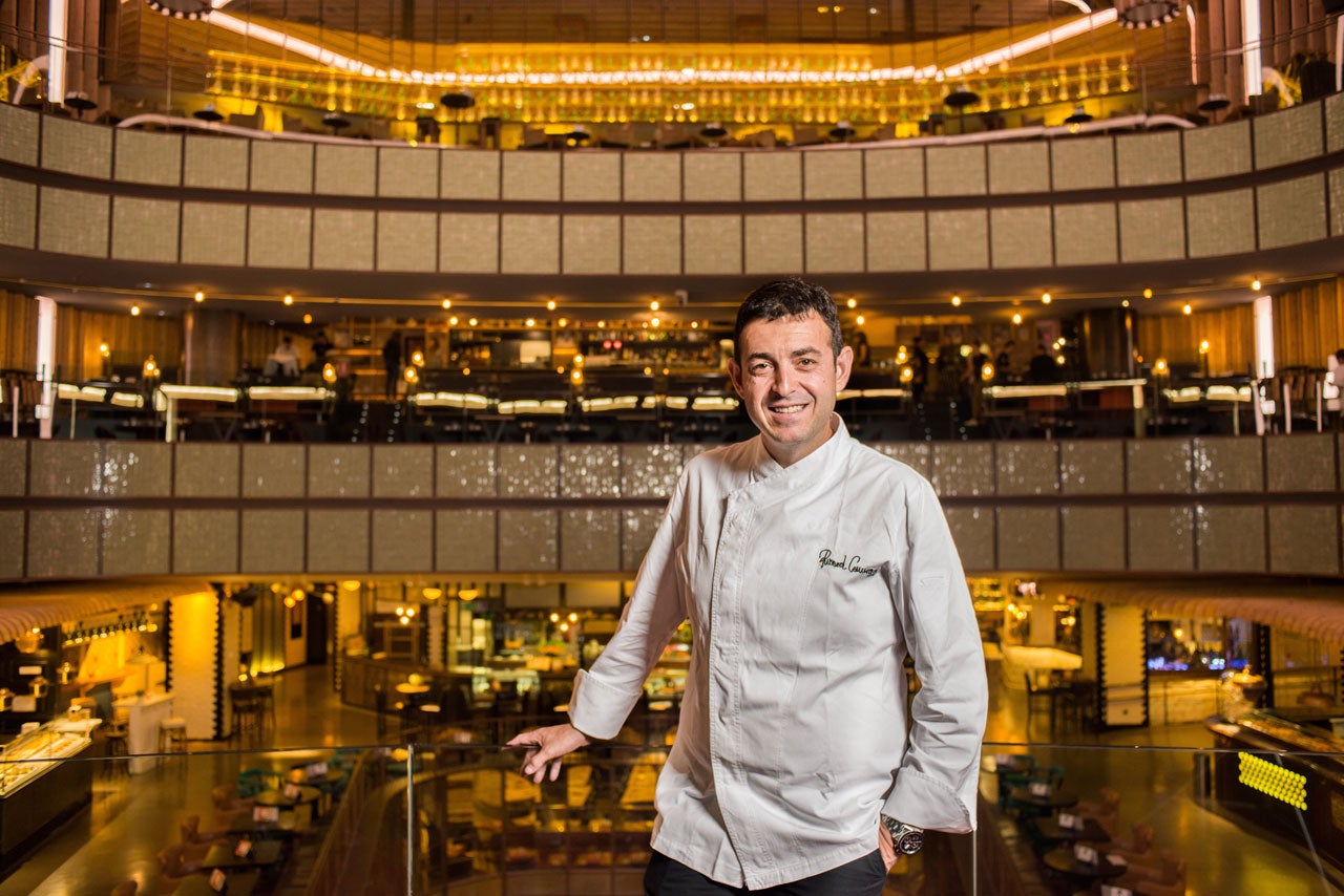 Ricard Camarena, Premio Nacional de Gastronomía, logró en 2019 su segunda estrella Michelín. El trabajo del cocinero valenciano, que tiene abiertos ya seis restaurantes, se ve reconocido con esta nueva distinción de la prestigiosa guía para el restaurante que lleva su nombre en el complejo Bombas Gens de Valencia