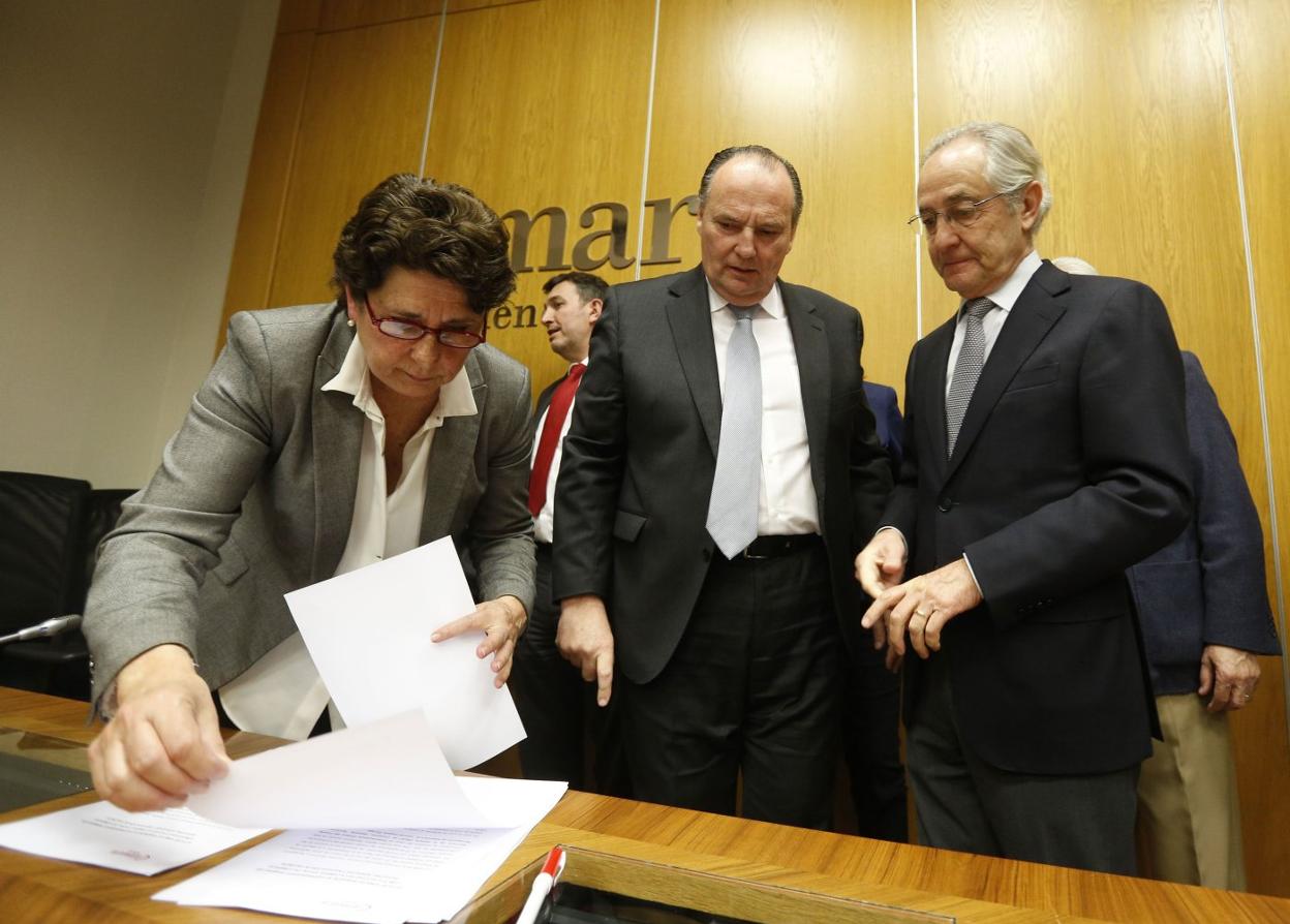 El presidente de Cámara Valencia, José Vicente Morata, delante de Vicente Lafuente y entre Ana Encabo y Vicente Folgado. 