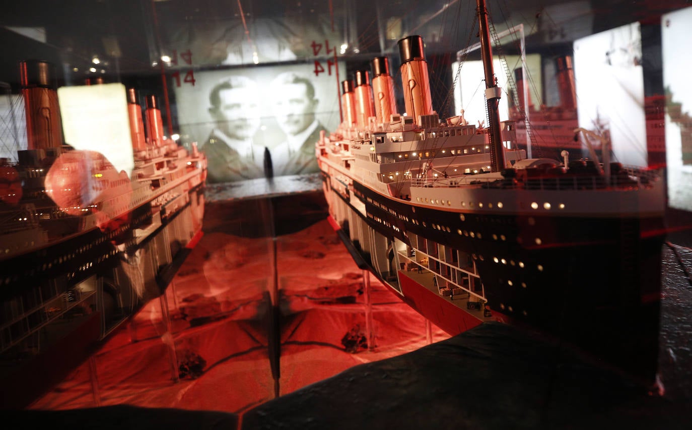 La exposición 'Titanic The Exhibition' abre sus puertas al público este viernes 22 de noviembre en Kinépolis, en el Centro de Ocio Heron City de Paterna. La colección incluye más de 200 objetos originales de alto valor histórico y reproducciones del interior del buque. La muestra es una propuesta cultural para todos los públicos y propone a lo largo de sus más de 1.000 metros cuadrados, un viaje emotivo y, sobre todo, muy humano a través de la historia de este icono del siglo XX.