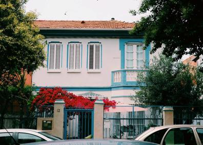 Imagen secundaria 1 - Distintas fachadas del bloque, construidas como dos parcelas dvididas de un único edificio.