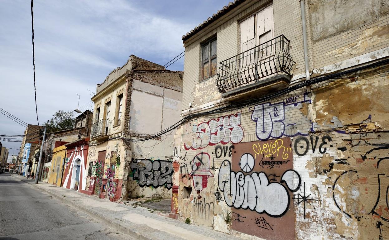 Edificios de la calle San Pedro pendientes de rehabilitar. 