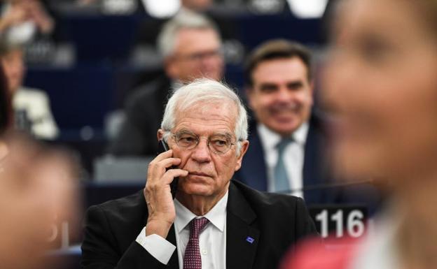 Borrell, durante la votación. 