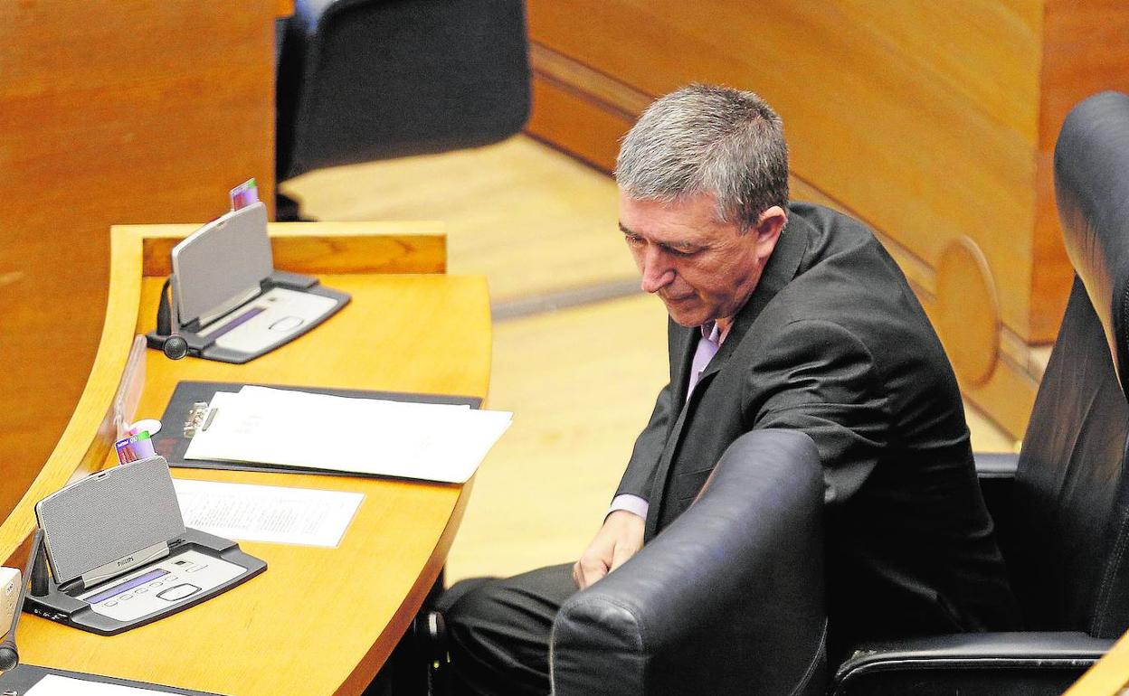 El conseller de Economía, Rafael Climent, en Les Corts. 