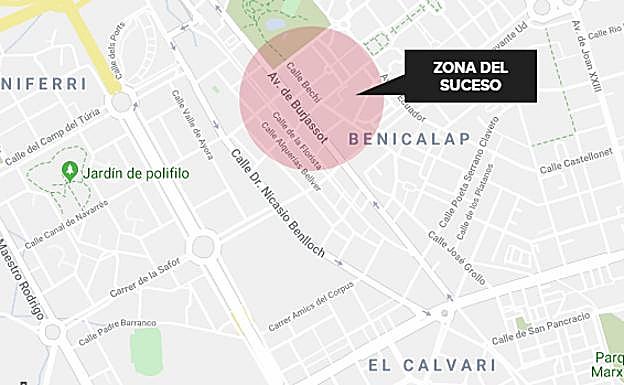 Dos heridos leves al chocar un conductor ebrio contra una marquesina de la EMT en Valencia