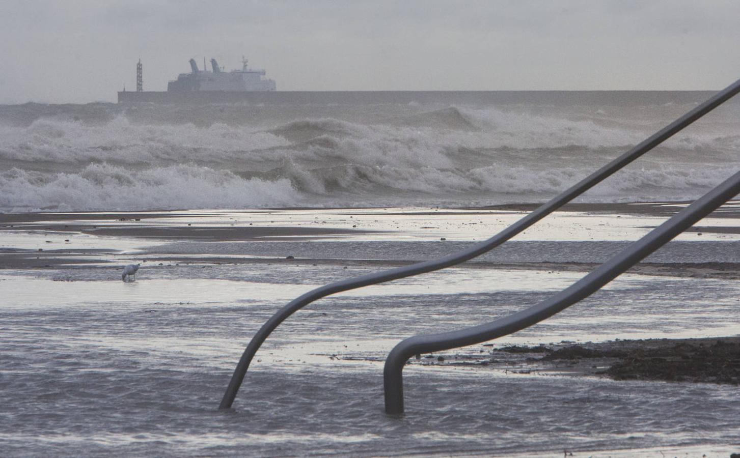 El puerto de Valencia ha estado cerrado por el temporal de viento. 