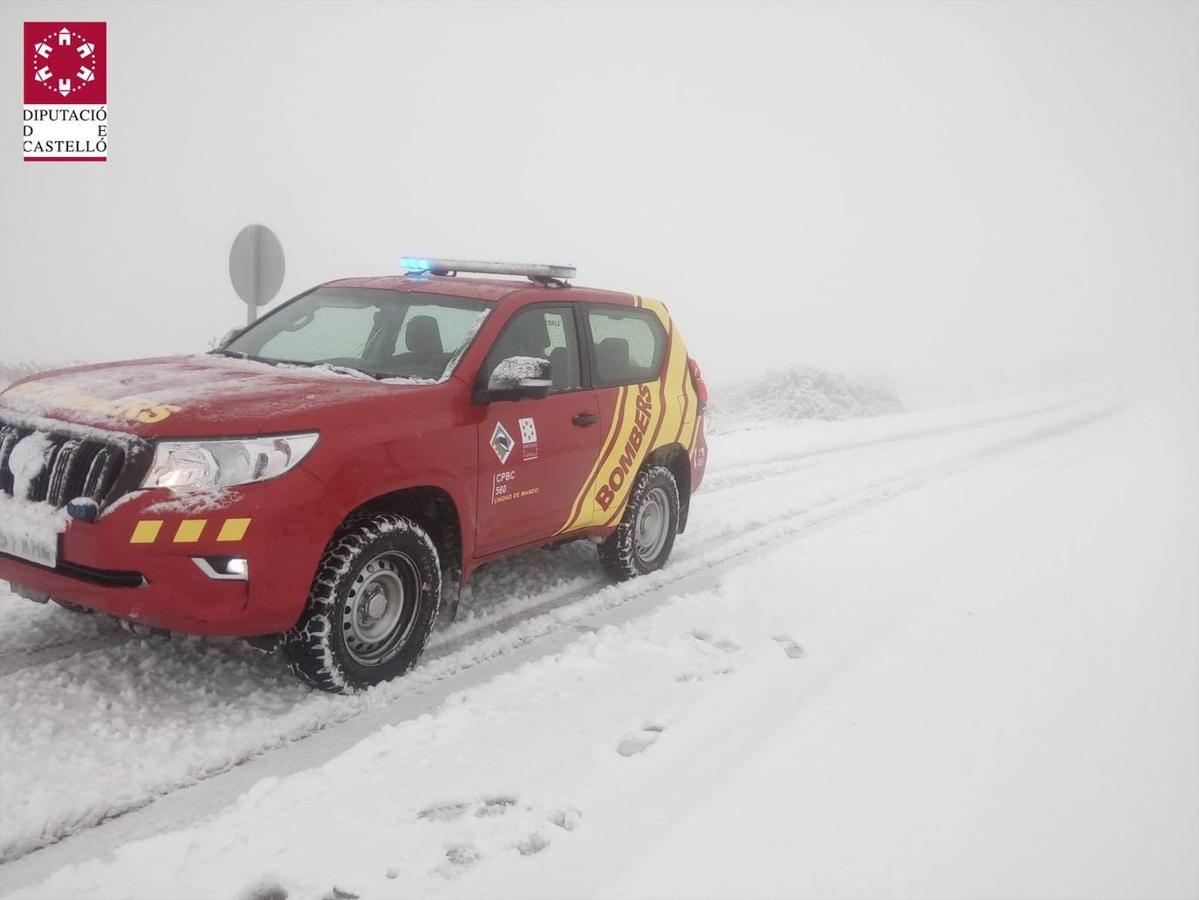 Las máquinas quitanieves intervienen por nevadas en varias zonas de la Comunitat. 