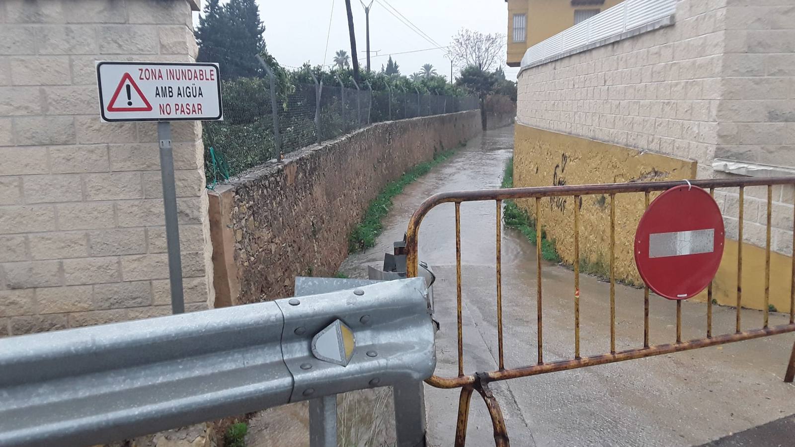 Efectos del temporal de lluvias en Alzira.