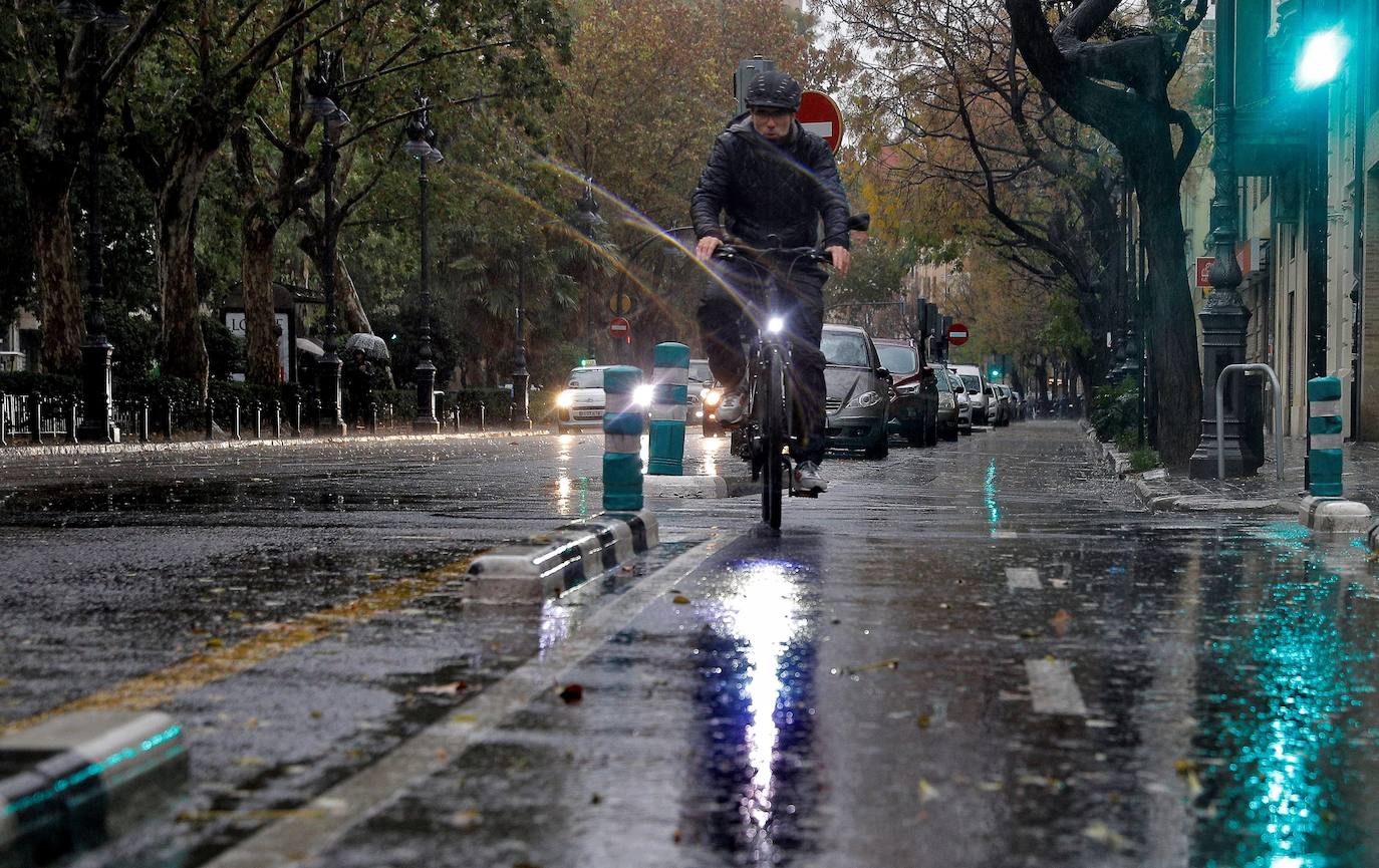 La lluvia no da tregua en la ciudad de Valencia