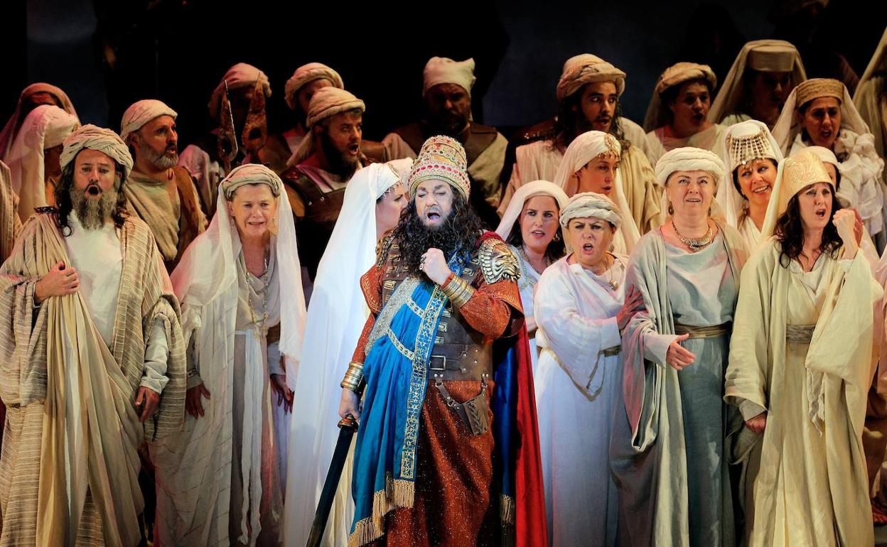 Plácido Domingo en el ensayo de 'Nabucco' en el Palau de les Arts de Valencia. 