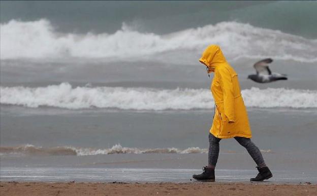 Reabren el puerto de Valencia pero el de Sagunto seguirá cerrado por el temporal