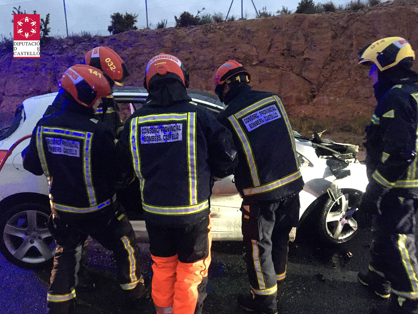 Tres fallecidos tras chocar un camión con dos coches en Vilanova d'Alcolea