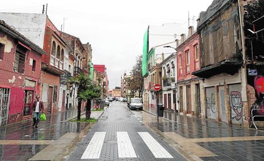 Una calle urbanizada del barrio.