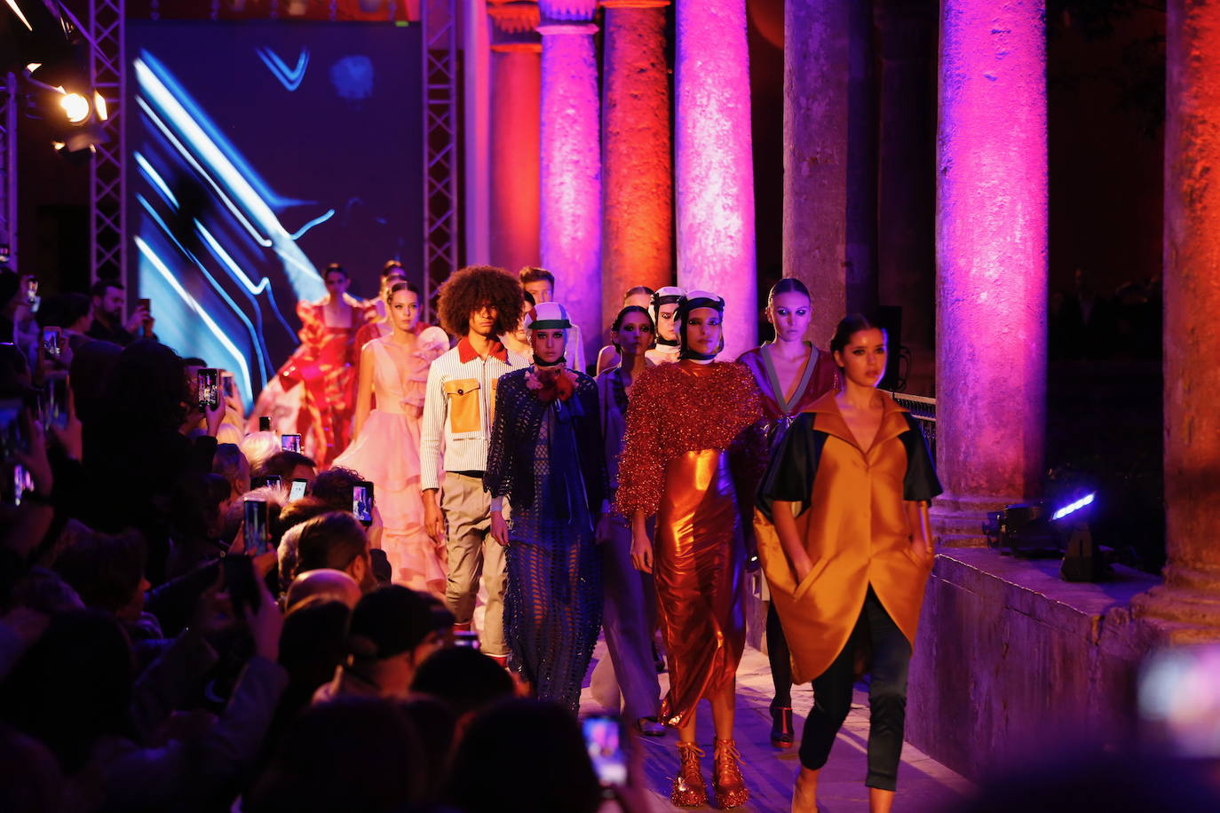 El edificio histórico acoge una muestra de destacados diseñadores valencianos como Alejandro Resta, Andra Cora, Belén Fernández, Cubero Quesada, Daluna, Dominnico, Estudio Savage, Eugenio Loarce, Francis Montesinos, Greta by Claudia B., Gurillo, Higinio Mateu, Hortensia Maeso, Hupit, Jaime Piquer, Juan Vidal, Miguel Vizcaíno, Olimpia Sanchis, Pablo Erroz, Paco Roca, Roberto Diz, Serrano Atelier, Siglo Cero, Ulises Mérida, Visori e Yvan Andreu. 