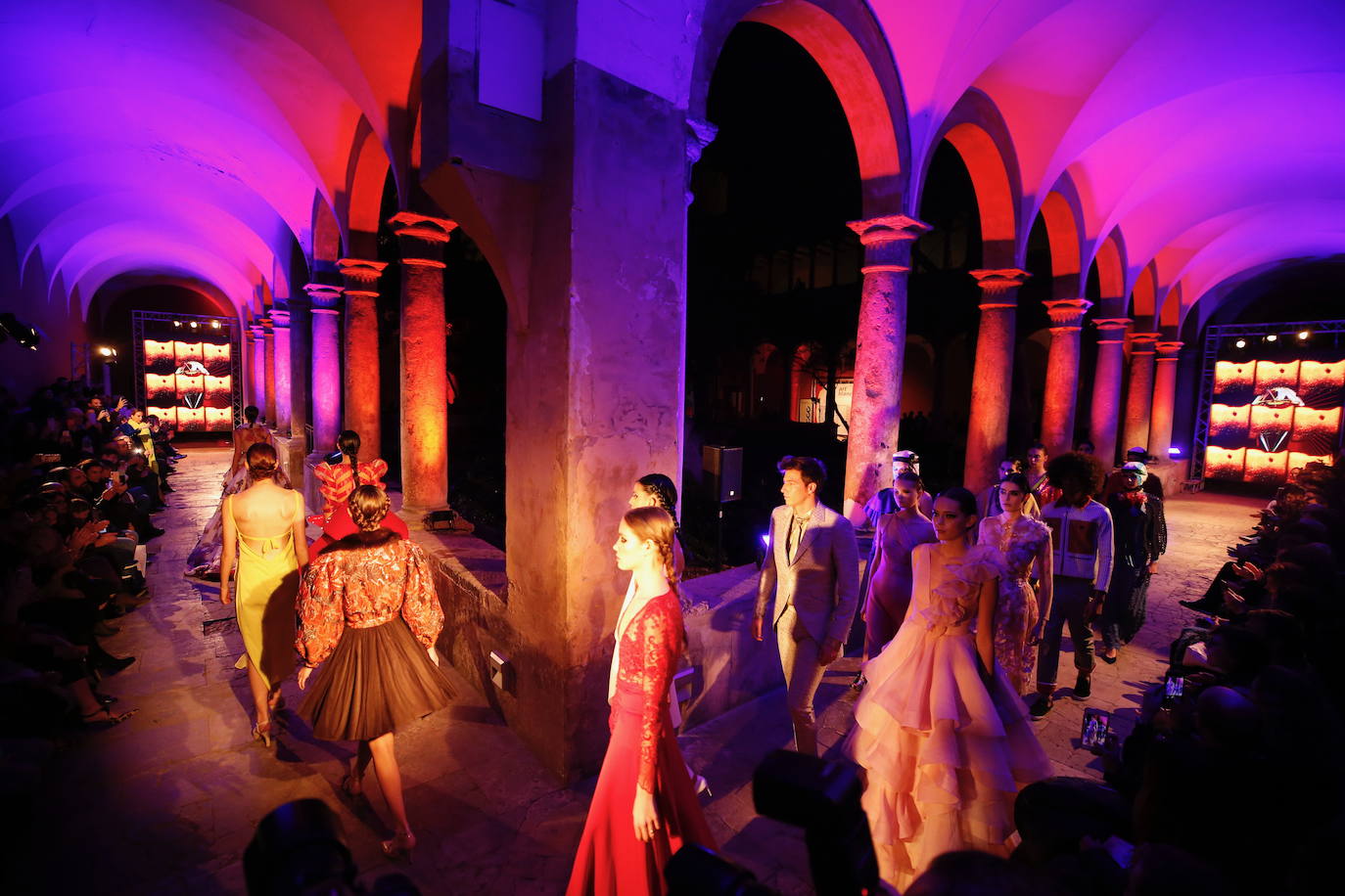 El edificio histórico acoge una muestra de destacados diseñadores valencianos como Alejandro Resta, Andra Cora, Belén Fernández, Cubero Quesada, Daluna, Dominnico, Estudio Savage, Eugenio Loarce, Francis Montesinos, Greta by Claudia B., Gurillo, Higinio Mateu, Hortensia Maeso, Hupit, Jaime Piquer, Juan Vidal, Miguel Vizcaíno, Olimpia Sanchis, Pablo Erroz, Paco Roca, Roberto Diz, Serrano Atelier, Siglo Cero, Ulises Mérida, Visori e Yvan Andreu. 