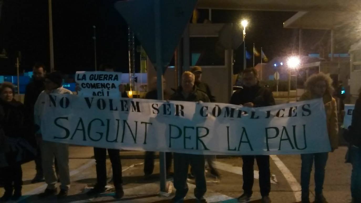 Protestas en el puerto de Sagunto por la llegada del carguero 'Bahri Abha' con material bélico comprado por Arabia Saudí