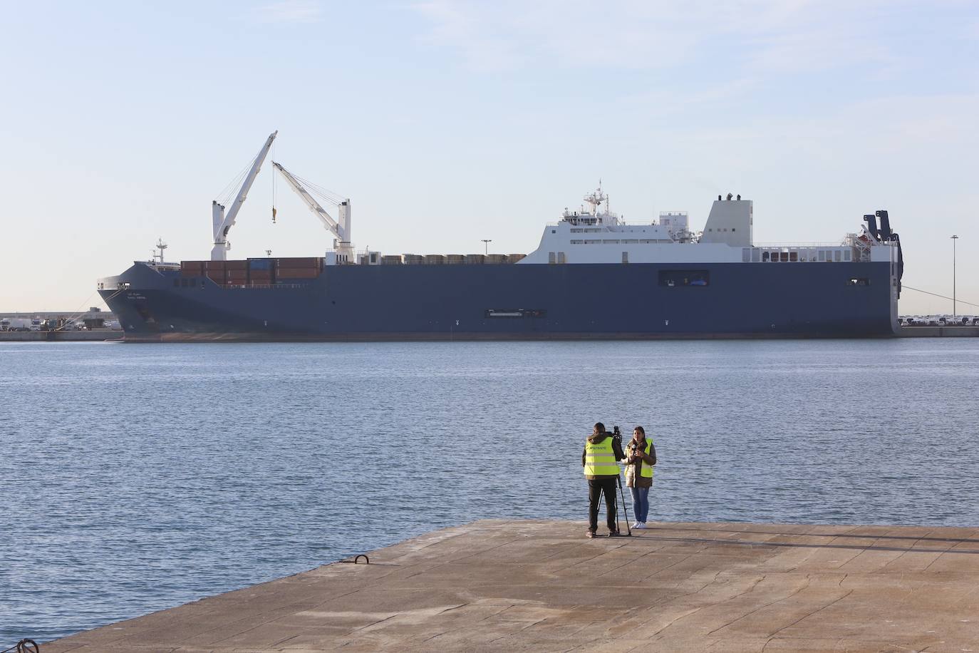 Protestas en el puerto de Sagunto por la llegada del carguero 'Bahri Abha' con material bélico comprado por Arabia Saudí