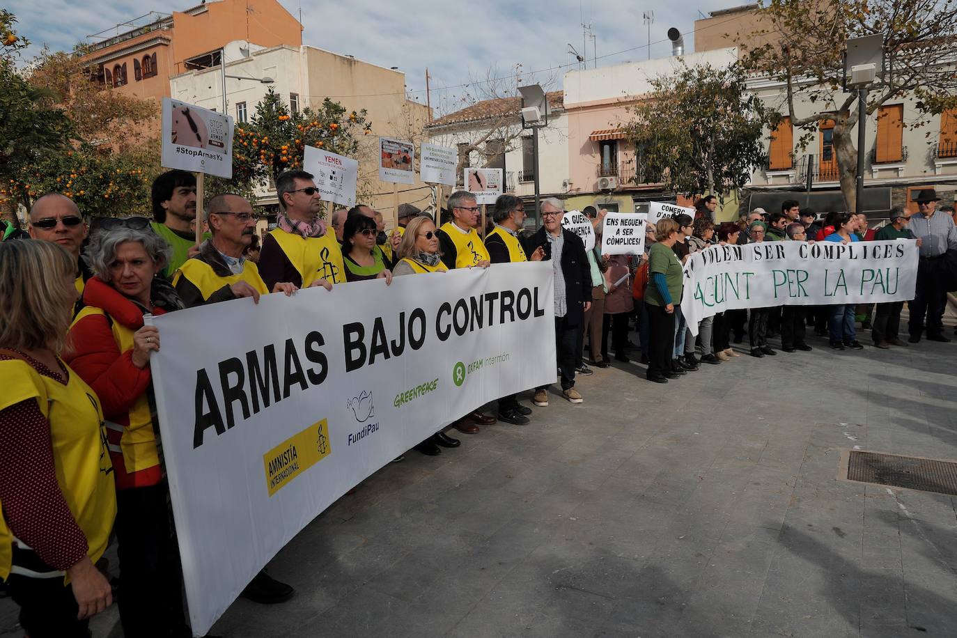 Protestas por la llegada del carguero 'Bahri Abha' con material bélico comprado por Arabia Saudí al puerto de Sagunto