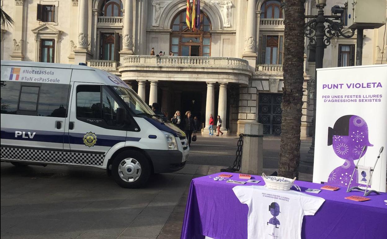 Taxistas, hosteleros y el sector del ocio firman un acuerdo con la Policía Local de Valencia para colaborar en casos de abusos sexuales en Nochevieja