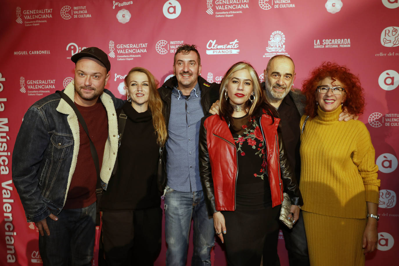 Gener resultó este jueves la banda triunfadora en la segunda edición de los premios Carles Santos de la Música Valenciana. Se alzó con los galardones al mejor diseño, mejor disco de pop y mejor disco por 'Cante el cos elèctric'. El Diluvi y Spanish Brass cosecharon dos premios cada uno. La gala de entrega de los galardones se celebró en el Teatro Principal de Valencia. 