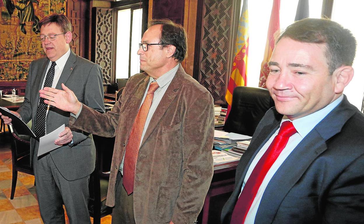 El presidente de la Generalitat, Ximo Puig, con el conseller Vicent Soler y el director general del IVF, Manuel Illueca.