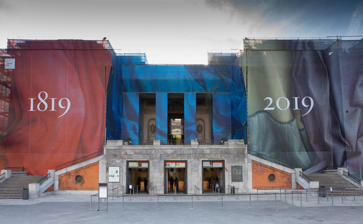 La fachada oeste del Museo de Prado, la Puerta de Goya, tal como ha estado durante el bicentenario 