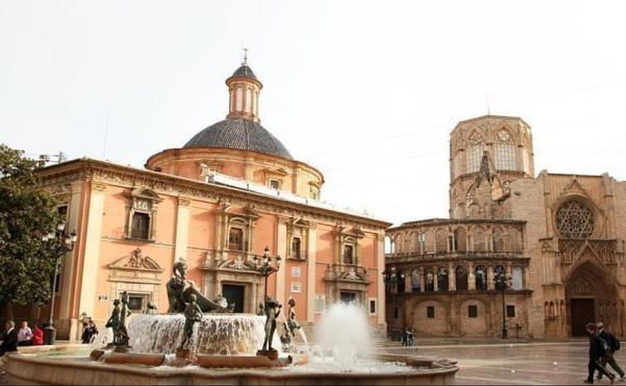 La plaza de la Virgen acoge una aclamada función del Royal Opera House de Londres