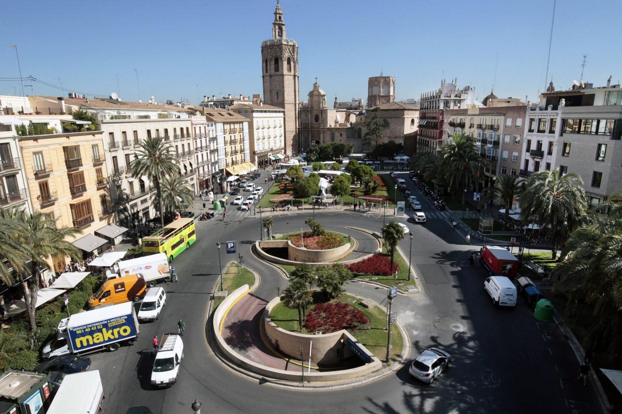 La plaza de la Reina, vista desde la calle San Vicente Mártir. 