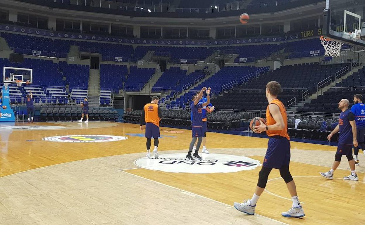 El Valencia Basket, durante la sesión matinal de tiro