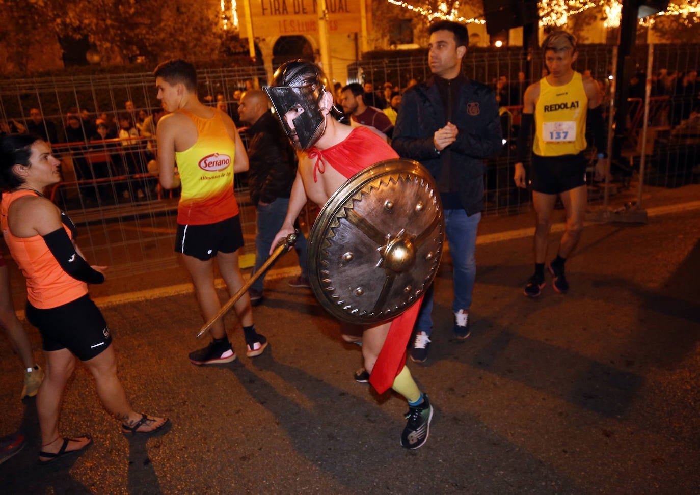 Corredores populares han despedido este lunes 30 el año 2019 con la carrera de San Silvestre de Valencia.