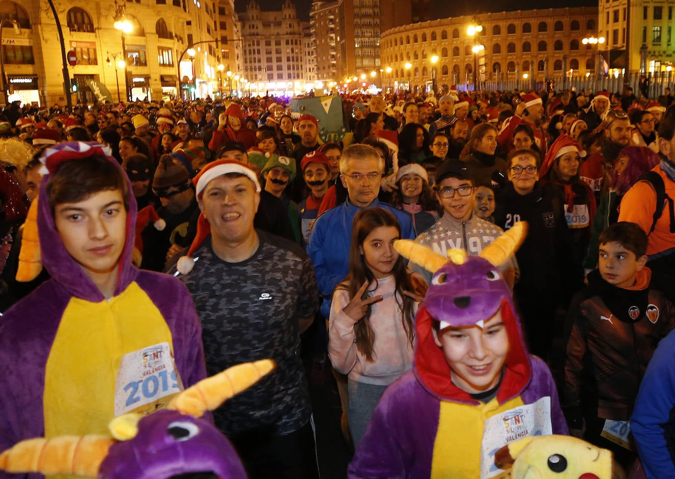 Corredores populares han despedido este lunes 30 el año 2019 con la carrera de San Silvestre de Valencia.