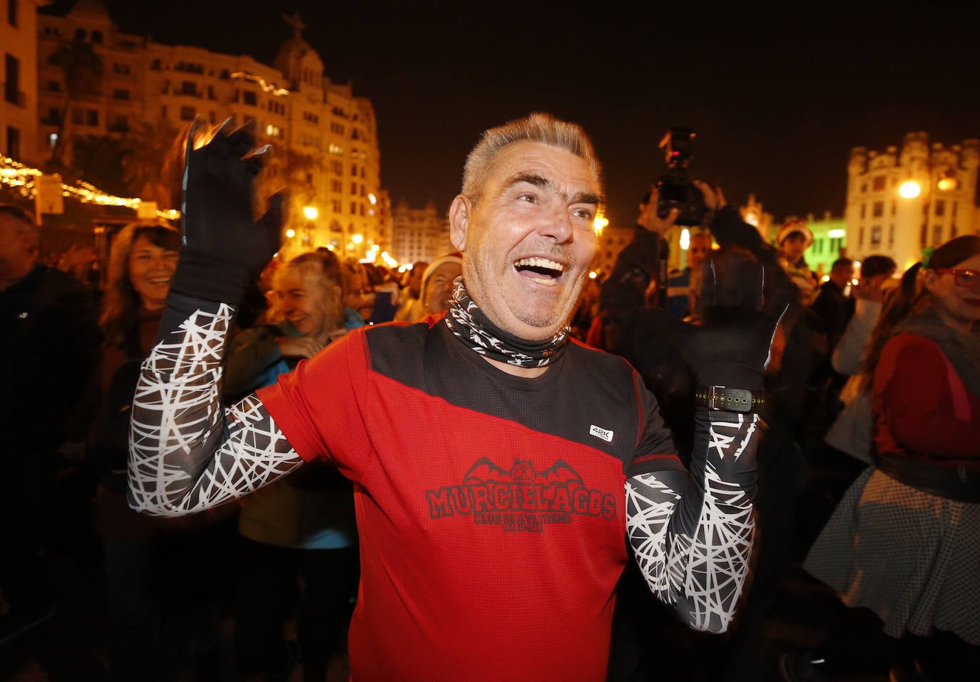 Corredores populares han despedido este lunes 30 el año 2019 con la carrera de San Silvestre de Valencia.