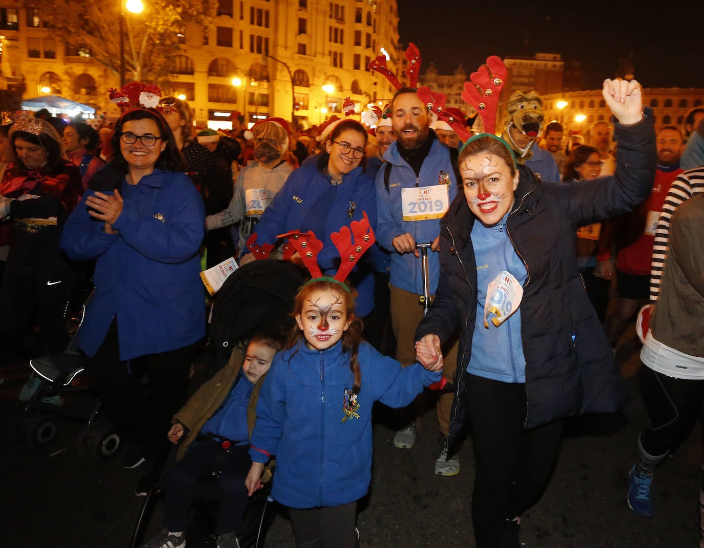 Corredores populares han despedido este lunes 30 el año 2019 con la carrera de San Silvestre de Valencia.