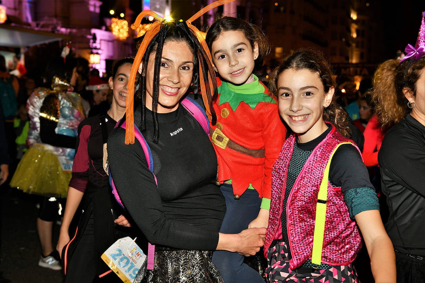 Corredores populares han despedido este lunes 30 el año 2019 con la carrera de San Silvestre de Valencia.